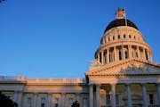 USA capitol building at sunset